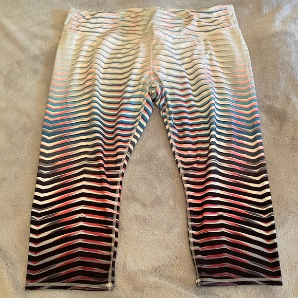 Athleta High Rise Prism Chaturanga Capri Leggings, Plus 2X - Picture 3 of 15